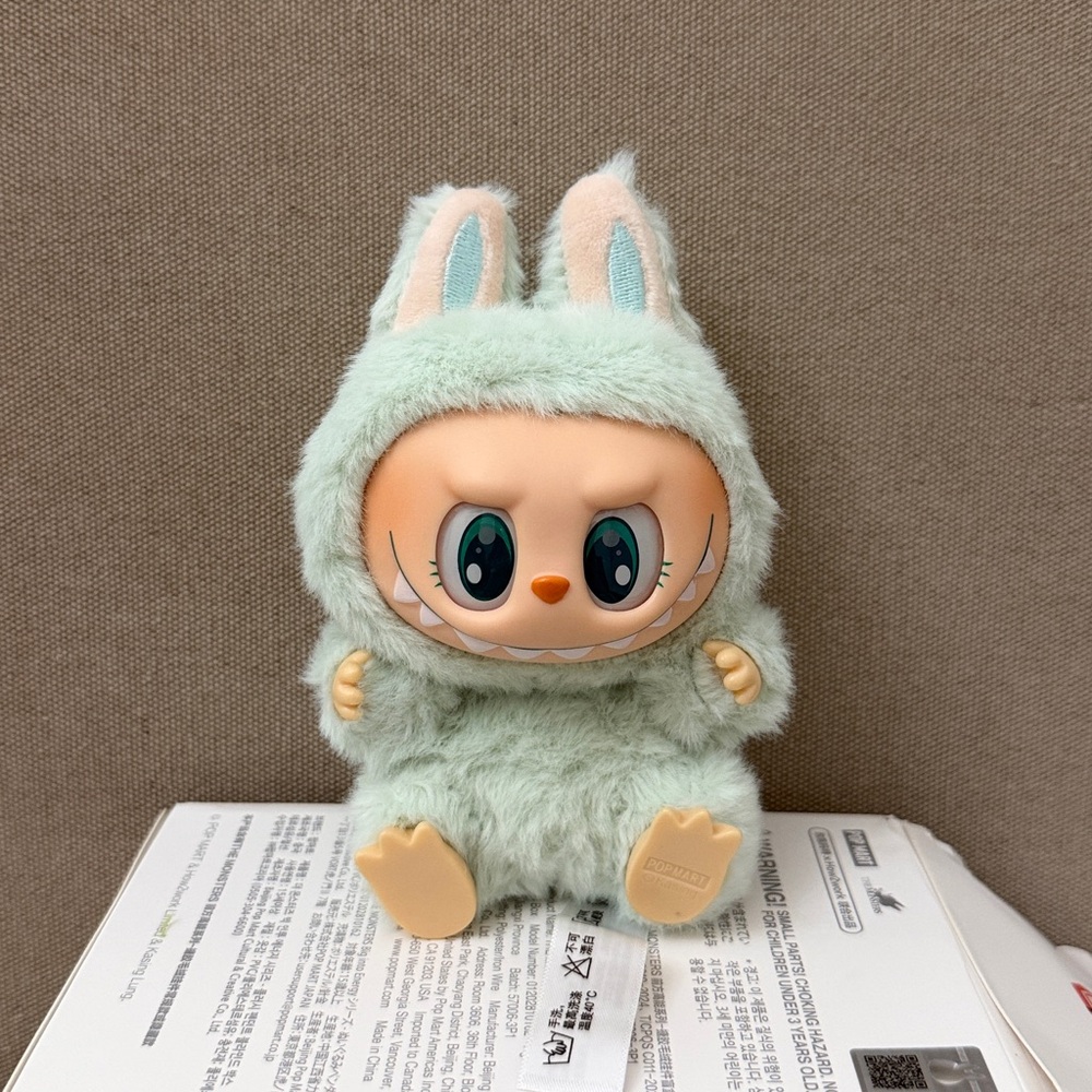 LABUBU THE MONSTERS HAVE A SEAT - Picture 4 of 5
